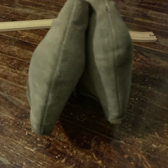 Shoe - Picture 3 of 3